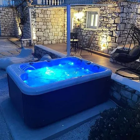 Casa vacanze Irini's House With Jacuzzi