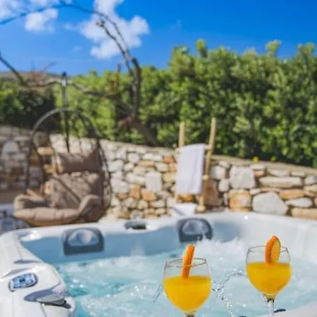 Semesterbostad Irini's House With Jacuzzi