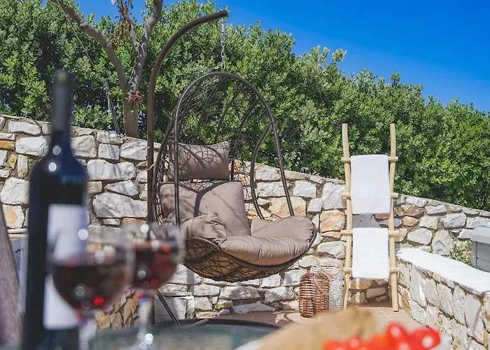 Semesterbostad Irini's House With Jacuzzi *